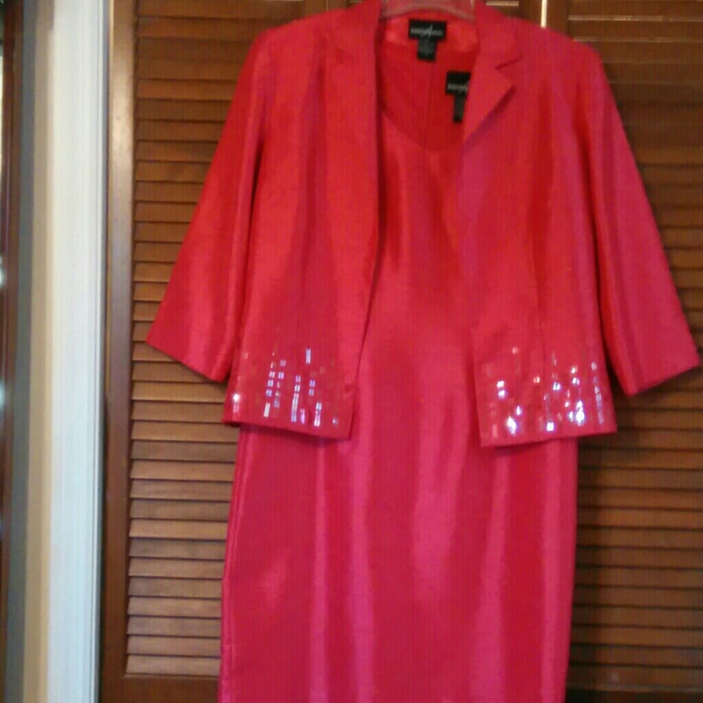 Sleeveless dress with jacket